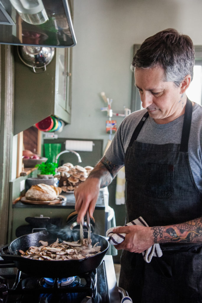 Derek Sarno, le chuchoteur de champignons