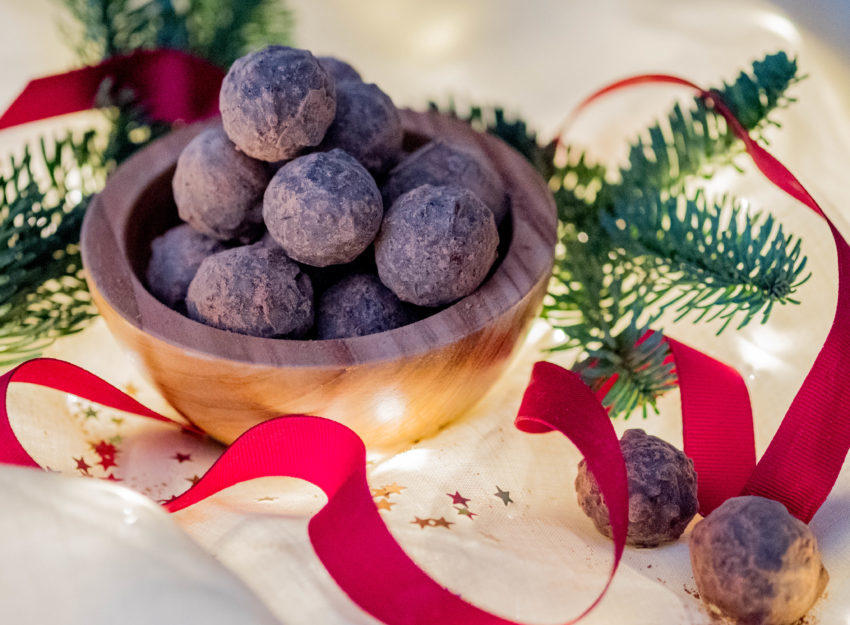 https://wickedkitchen.com/wp-content/uploads/2019/05/Amy-Levin-Raw-Mince-Truffles-1-850x625-1.jpg