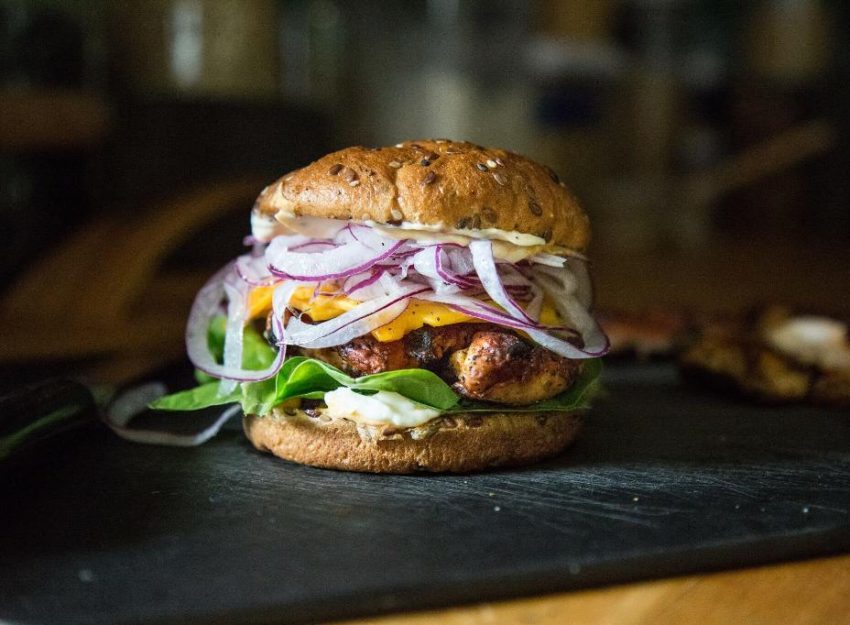 Chicken-of-the-Woods-Burger_2-850x625