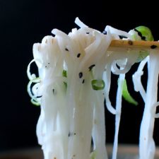 CHILLED PHO RICE NOODLES WITH SESAME AND GREEN ONION-image