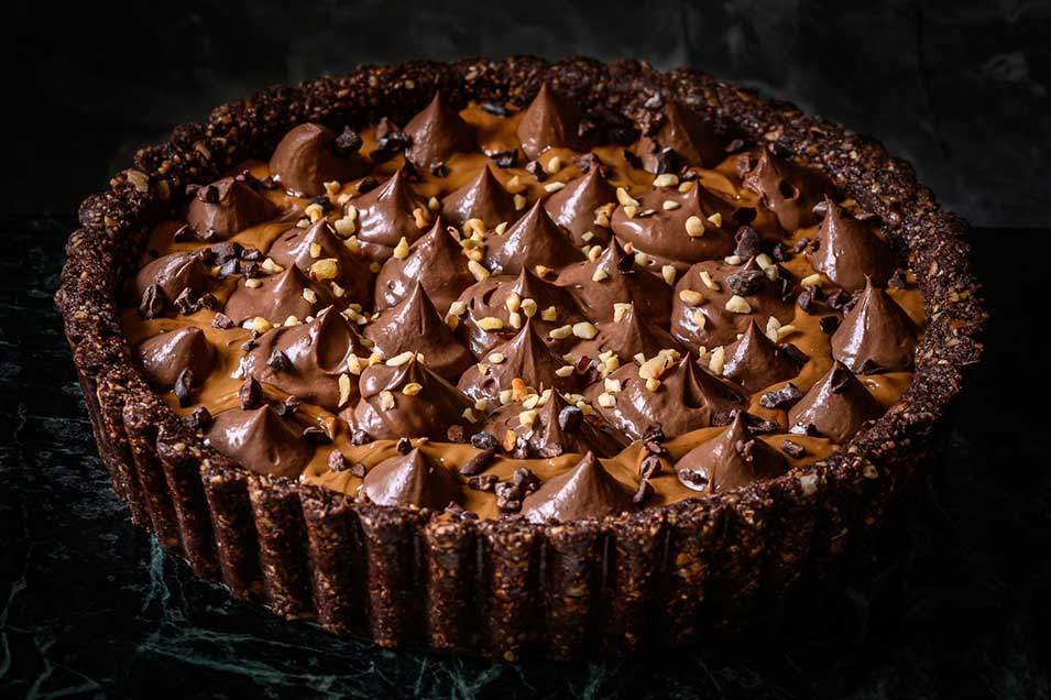 wicked-healthy-raw-chocolate-hazelnut-tart-featured