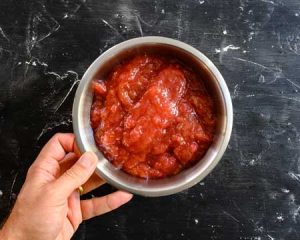 filling for rhubarb cinnamon rolls