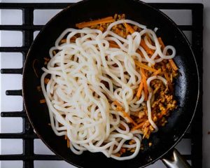 fideos gruesos para la receta de fideos veganos picantes