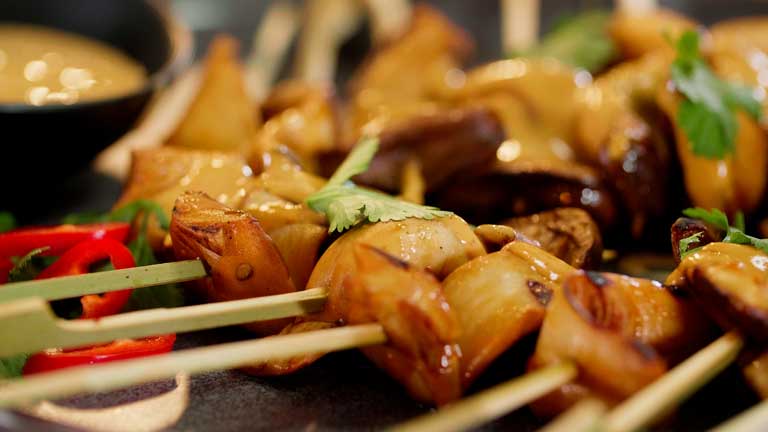 Brochettes, wok, saladesCraquez pour nos meilleures idées de recettes à  base de saté ou satay