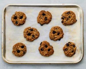 baked vegan oatmeal raisin cookies