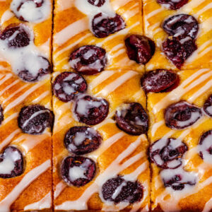 kersen-polenta-snack-cake