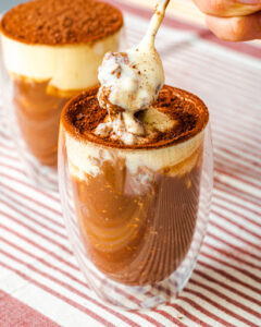 tiramisu-yönyön-kaura-tarjoillaan