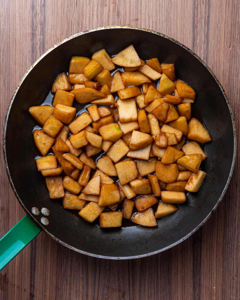 This Apple Crumble Sundae Is So Sweet, You'll Melt!