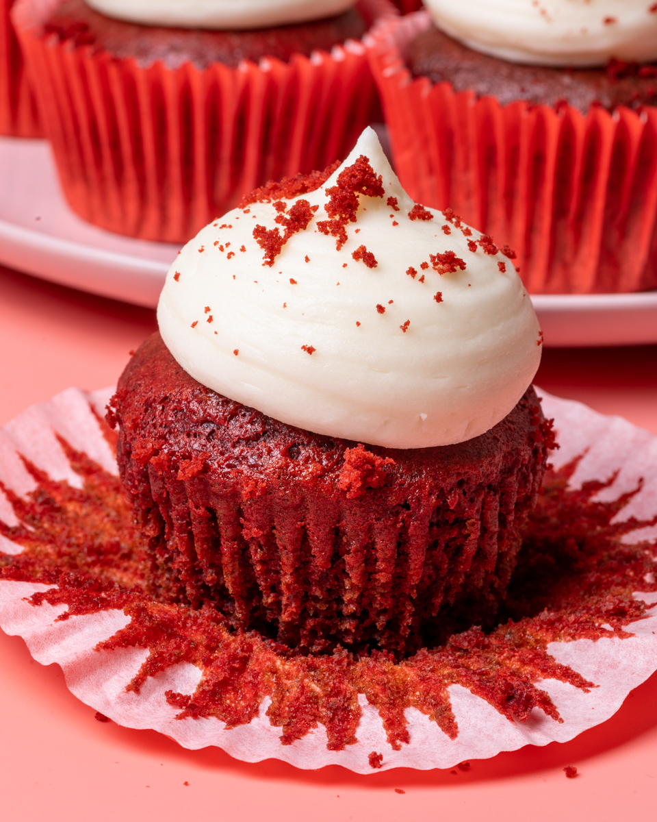 veganer Cupcake aus rotem Samt