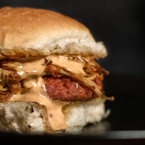 Beyond-Burger-with-Piri-Piri-Mayo-and-Enoki-Mushrooms-3-850x625