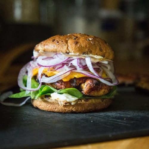 Chicken-of-the-Woods-Burger_2-850x625