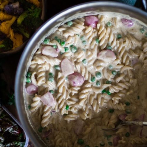 Mac-and-Pepperjack-Cheeze-and-Peas-3-850x625