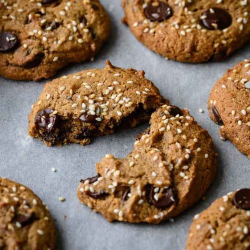 vegan peanut butter and chocolate chip cookies